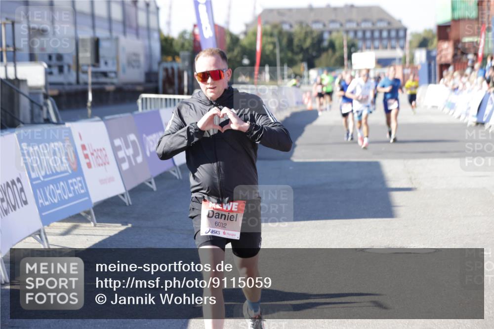 03.10.2025 - Köhlbrandbrückenlauf Jannik Wohlers http://msf.ph/oto/9115059 03.10.2025 13:02:07 Ziel 4025, 4109, 4118, 4543, 4907, 5703, 6032, 6235, 6461 meine-sportfotos.de