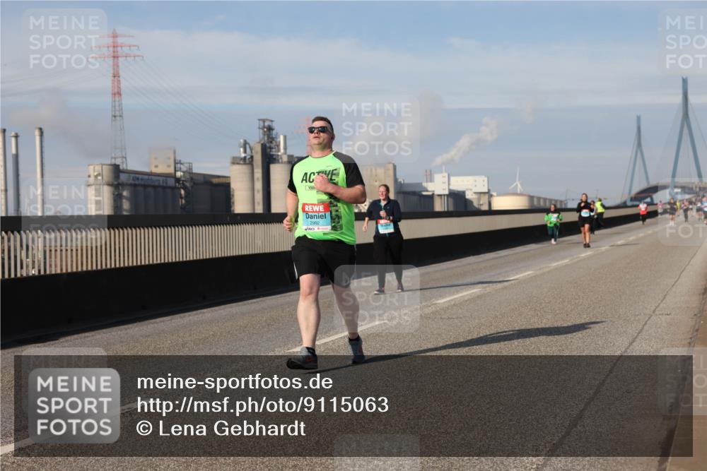 03.10.2025 - Köhlbrandbrückenlauf Lena Gebhardt http://msf.ph/oto/9115063 03.10.2025 10:17:54 Position 2 2992 meine-sportfotos.de