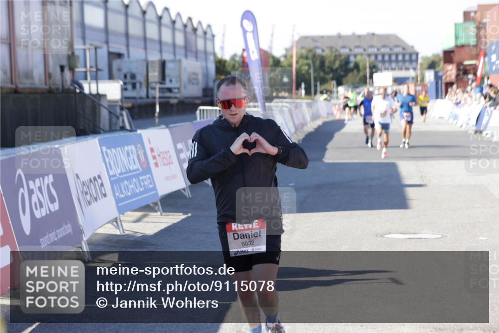 03.10.2025 - Köhlbrandbrückenlauf Jannik Wohlers http://msf.ph/oto/9115078 03.10.2025 13:02:07 Ziel 4025, 4109, 4118, 4543, 4907, 5703, 6032, 6235, 6461 meine-sportfotos.de