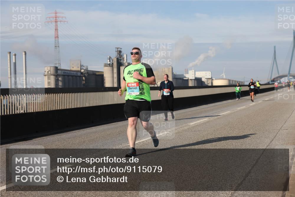 03.10.2025 - Köhlbrandbrückenlauf Lena Gebhardt http://msf.ph/oto/9115079 03.10.2025 10:17:54 Position 2 2992 meine-sportfotos.de
