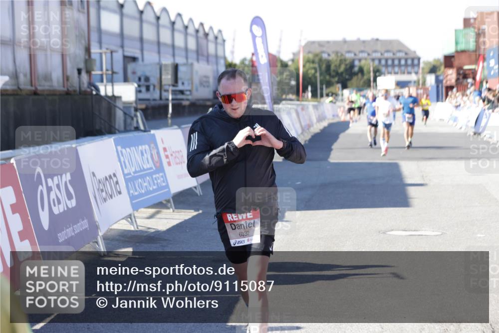03.10.2025 - Köhlbrandbrückenlauf Jannik Wohlers http://msf.ph/oto/9115087 03.10.2025 13:02:07 Ziel 4025, 4109, 4118, 4543, 4907, 5703, 6032, 6235, 6461 meine-sportfotos.de