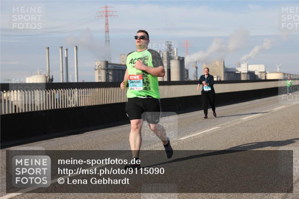 03.10.2025 - Köhlbrandbrückenlauf Lena Gebhardt http://msf.ph/oto/9115090 03.10.2025 10:17:55 Position 2 2992 meine-sportfotos.de