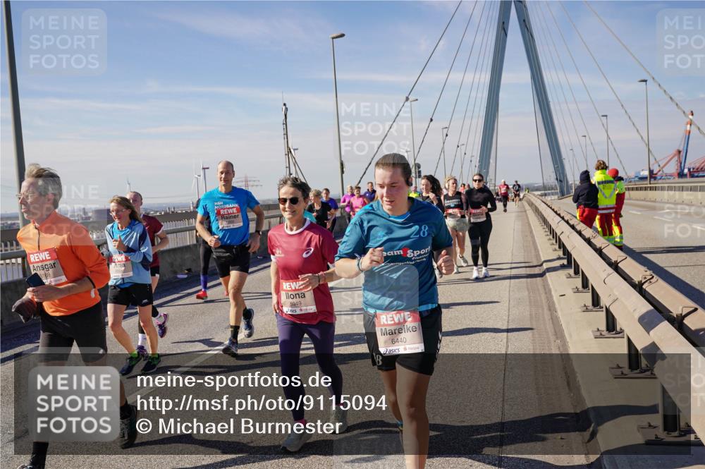 03.10.2025 - Köhlbrandbrückenlauf Michael Burmester http://msf.ph/oto/9115094 03.10.2025 12:56:34 Position 2 5949, 6440 meine-sportfotos.de