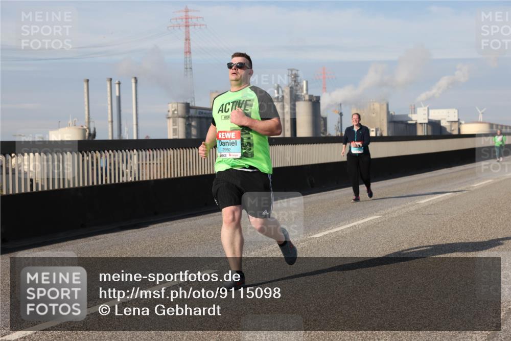 03.10.2025 - Köhlbrandbrückenlauf Lena Gebhardt http://msf.ph/oto/9115098 03.10.2025 10:17:55 Position 2 2992 meine-sportfotos.de