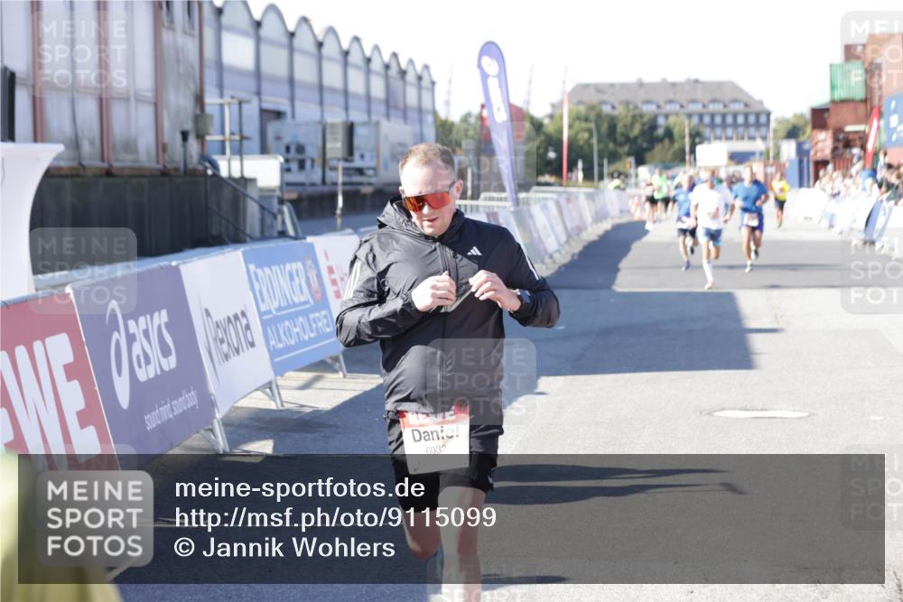 03.10.2025 - Köhlbrandbrückenlauf Jannik Wohlers http://msf.ph/oto/9115099 03.10.2025 13:02:07 Ziel 4025, 4109, 4118, 4543, 4907, 5703, 6032, 6235, 6461 meine-sportfotos.de