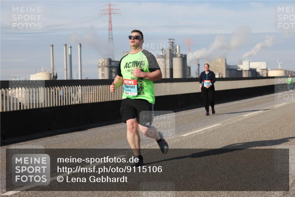 03.10.2025 - Köhlbrandbrückenlauf Lena Gebhardt http://msf.ph/oto/9115106 03.10.2025 10:17:55 Position 2 2992 meine-sportfotos.de