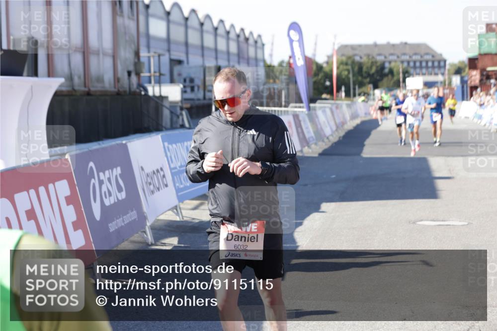 03.10.2025 - Köhlbrandbrückenlauf Jannik Wohlers http://msf.ph/oto/9115115 03.10.2025 13:02:07 Ziel 4025, 4109, 4118, 4543, 4907, 5703, 6032, 6235, 6461 meine-sportfotos.de