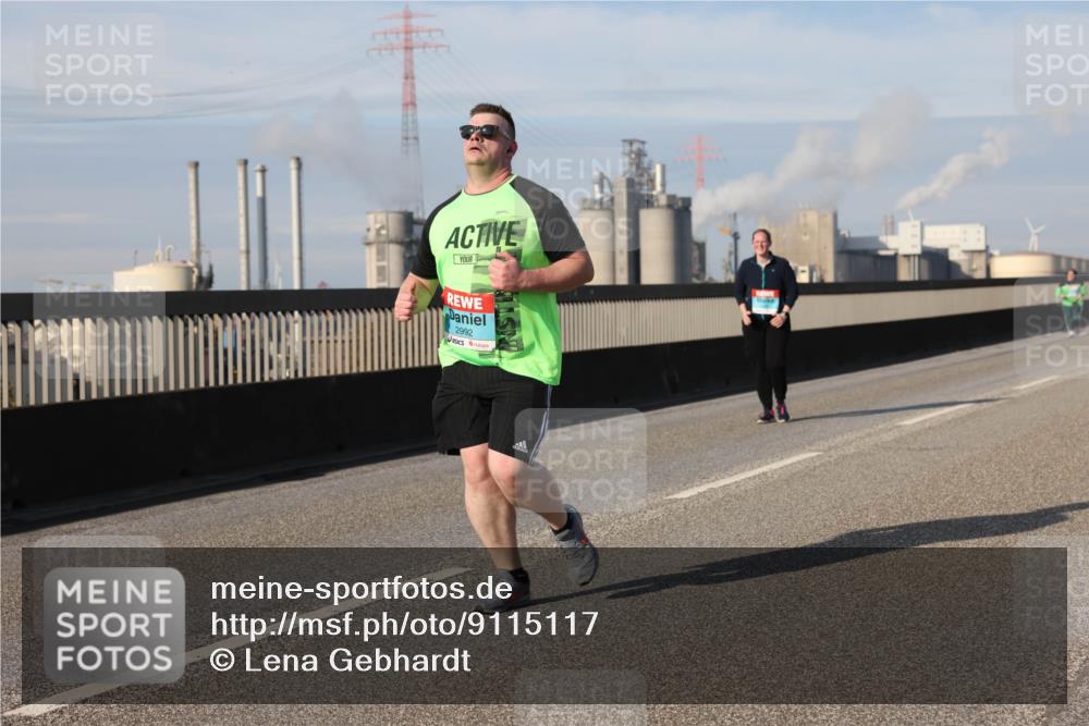 03.10.2025 - Köhlbrandbrückenlauf Lena Gebhardt http://msf.ph/oto/9115117 03.10.2025 10:17:55 Position 2 2992 meine-sportfotos.de