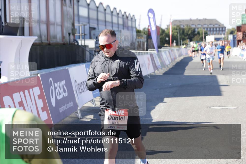 03.10.2025 - Köhlbrandbrückenlauf Jannik Wohlers http://msf.ph/oto/9115121 03.10.2025 13:02:08 Ziel 4025, 4109, 4118, 4281, 4907, 5703, 6032, 6235, 6461 meine-sportfotos.de