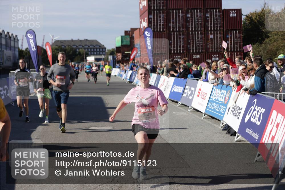 03.10.2025 - Köhlbrandbrückenlauf Jannik Wohlers http://msf.ph/oto/9115123 03.10.2025 13:32:35 Ziel 4966, 5226, 5255, 5286, 5357, 5442, 5876, 5891, 5892, 6141 meine-sportfotos.de