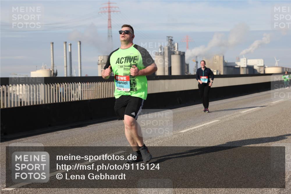 03.10.2025 - Köhlbrandbrückenlauf Lena Gebhardt http://msf.ph/oto/9115124 03.10.2025 10:17:55 Position 2 2992 meine-sportfotos.de