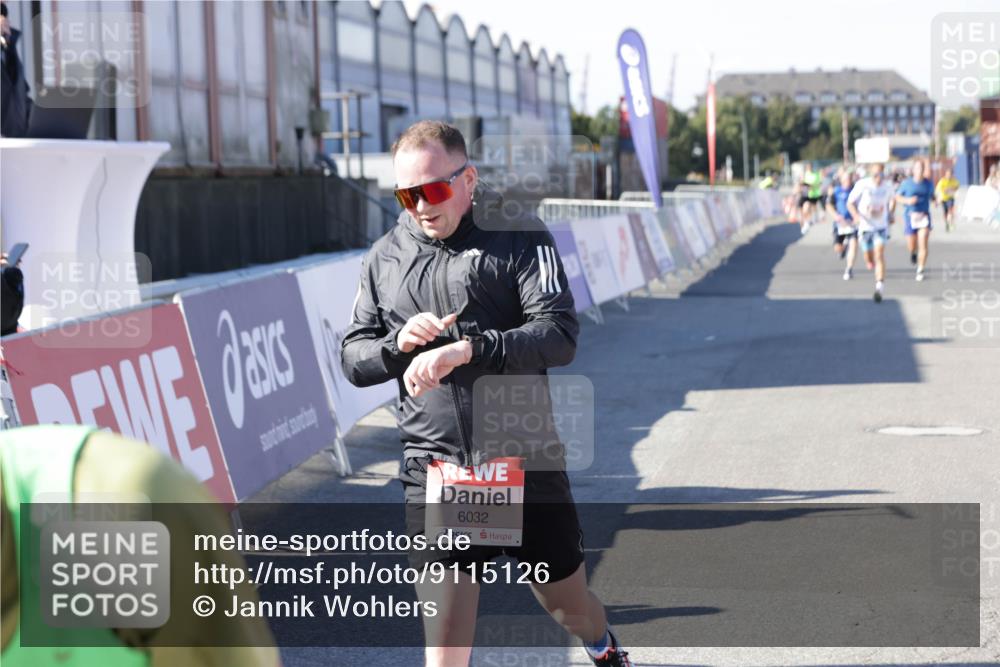 03.10.2025 - Köhlbrandbrückenlauf Jannik Wohlers http://msf.ph/oto/9115126 03.10.2025 13:02:08 Ziel 4025, 4109, 4118, 4281, 4907, 5703, 6032, 6235, 6461 meine-sportfotos.de