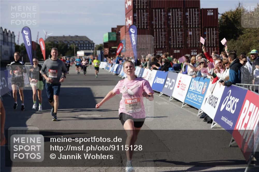 03.10.2025 - Köhlbrandbrückenlauf Jannik Wohlers http://msf.ph/oto/9115128 03.10.2025 13:32:35 Ziel 4966, 5226, 5255, 5286, 5357, 5442, 5876, 5891, 5892, 6141 meine-sportfotos.de