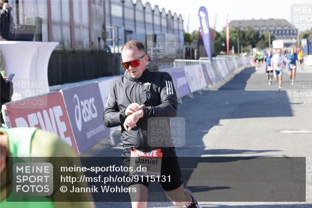03.10.2025 - Köhlbrandbrückenlauf Jannik Wohlers http://msf.ph/oto/9115131 03.10.2025 13:02:08 Ziel 4025, 4109, 4118, 4281, 4907, 5703, 6032, 6235, 6461 meine-sportfotos.de