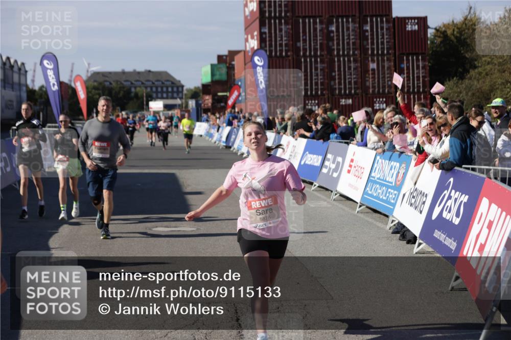 03.10.2025 - Köhlbrandbrückenlauf Jannik Wohlers http://msf.ph/oto/9115133 03.10.2025 13:32:35 Ziel 4966, 5226, 5255, 5286, 5357, 5442, 5876, 5891, 5892, 6141 meine-sportfotos.de