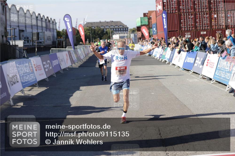 03.10.2025 - Köhlbrandbrückenlauf Jannik Wohlers http://msf.ph/oto/9115135 03.10.2025 13:02:12 Ziel 4109, 4130, 4281, 5617, 5697, 6032, 6461 meine-sportfotos.de