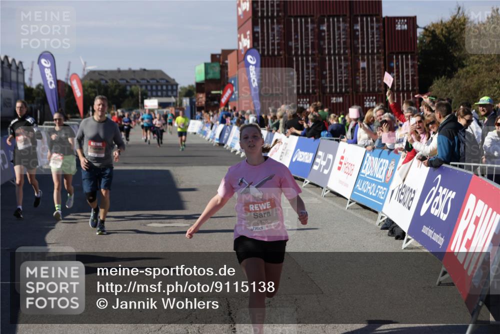 03.10.2025 - Köhlbrandbrückenlauf Jannik Wohlers http://msf.ph/oto/9115138 03.10.2025 13:32:35 Ziel 4966, 5226, 5255, 5286, 5357, 5442, 5876, 5891, 5892, 6141 meine-sportfotos.de