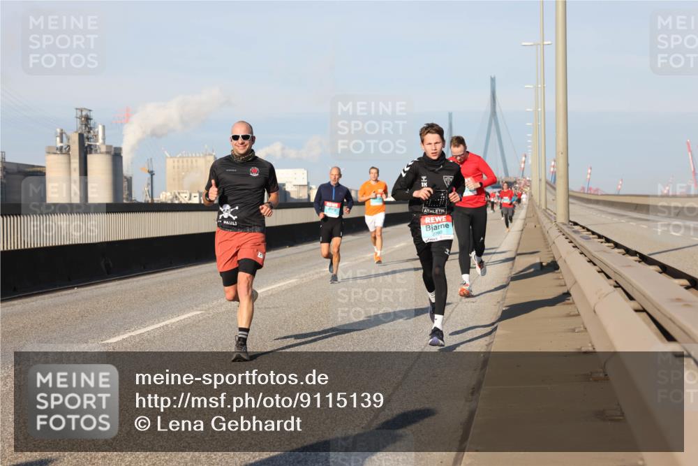 03.10.2025 - Köhlbrandbrückenlauf Lena Gebhardt http://msf.ph/oto/9115139 03.10.2025 09:43:27 Position 2 2760 meine-sportfotos.de