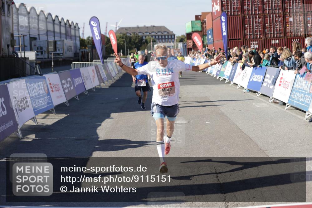 03.10.2025 - Köhlbrandbrückenlauf Jannik Wohlers http://msf.ph/oto/9115151 03.10.2025 13:02:12 Ziel 4109, 4130, 4281, 5617, 5697, 6032, 6461 meine-sportfotos.de