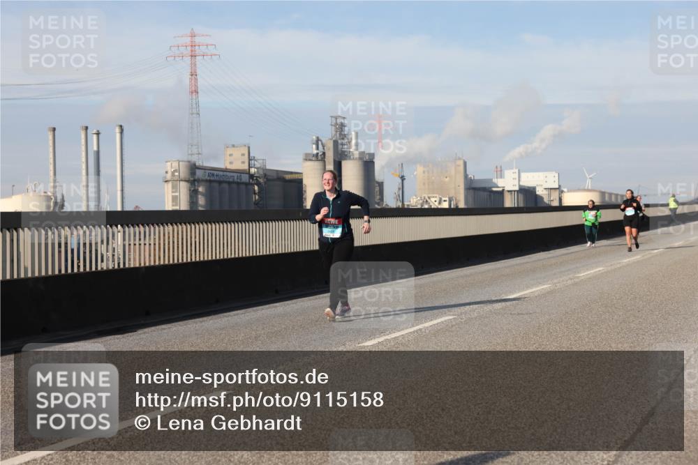 03.10.2025 - Köhlbrandbrückenlauf Lena Gebhardt http://msf.ph/oto/9115158 03.10.2025 10:17:57 Position 2  meine-sportfotos.de