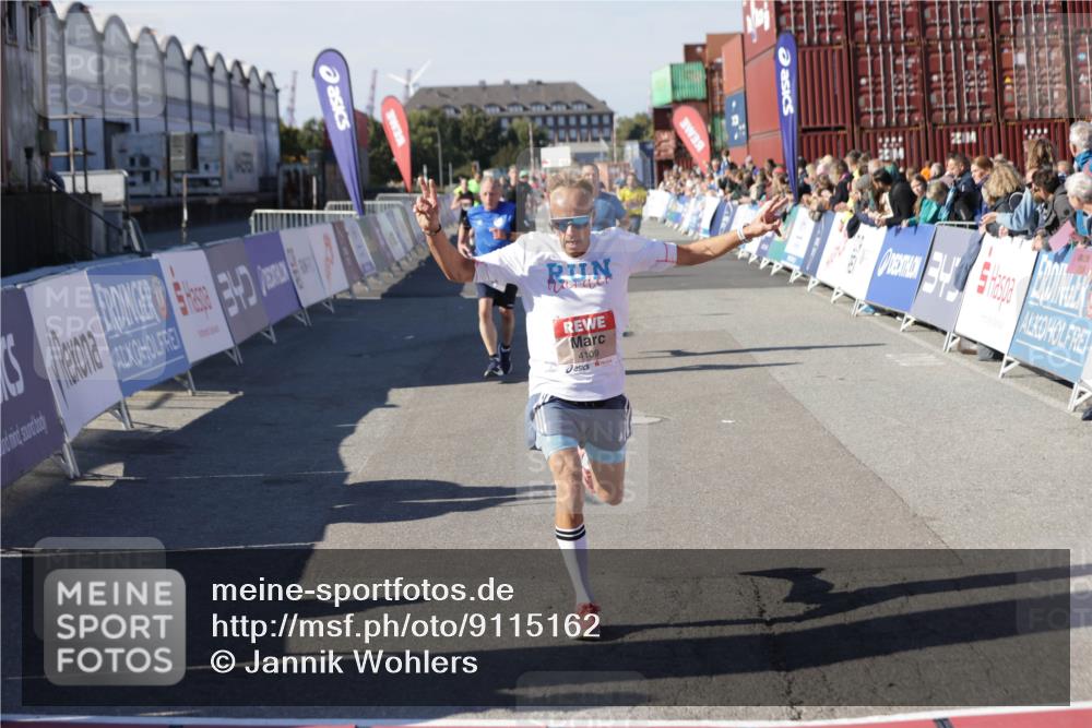 03.10.2025 - Köhlbrandbrückenlauf Jannik Wohlers http://msf.ph/oto/9115162 03.10.2025 13:02:12 Ziel 4109, 4130, 4281, 5617, 5697, 6032, 6461 meine-sportfotos.de