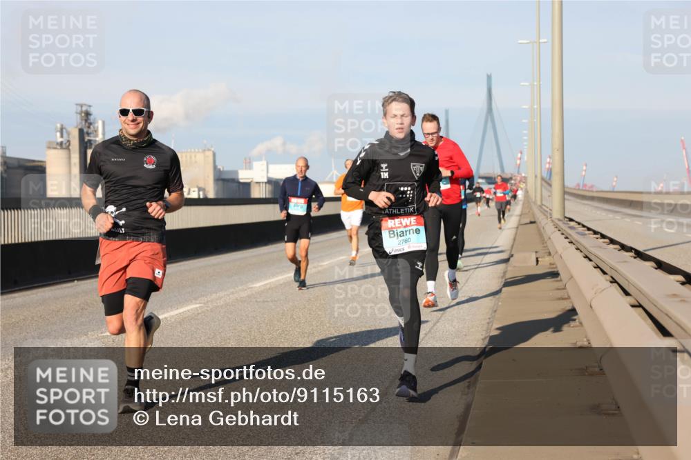 03.10.2025 - Köhlbrandbrückenlauf Lena Gebhardt http://msf.ph/oto/9115163 03.10.2025 09:43:28 Position 2 1000, 2760 meine-sportfotos.de