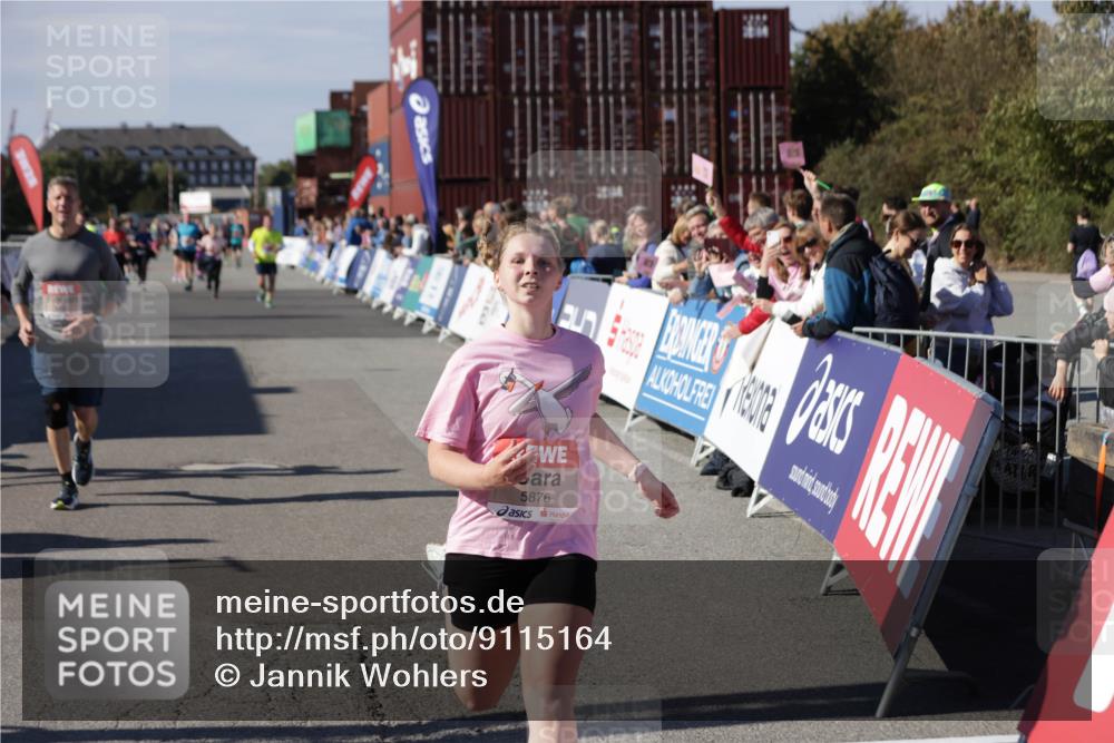03.10.2025 - Köhlbrandbrückenlauf Jannik Wohlers http://msf.ph/oto/9115164 03.10.2025 13:32:36 Ziel 4966, 5226, 5255, 5286, 5357, 5442, 5876, 5891, 5892, 6141, 6360 meine-sportfotos.de