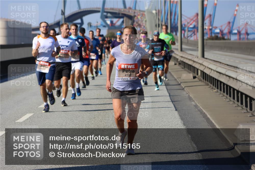 03.10.2025 - Köhlbrandbrückenlauf Strokosch-Dieckow http://msf.ph/oto/9115165 03.10.2025 12:47:45 Position 3 4162 meine-sportfotos.de