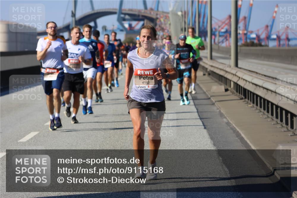 03.10.2025 - Köhlbrandbrückenlauf Strokosch-Dieckow http://msf.ph/oto/9115168 03.10.2025 12:47:45 Position 3 4162 meine-sportfotos.de