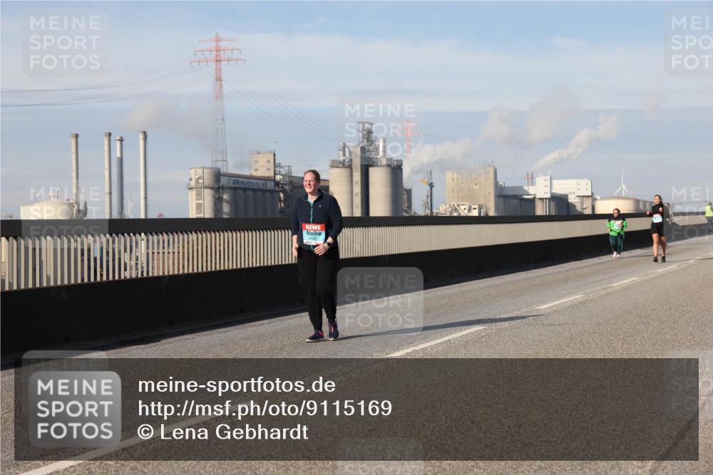 03.10.2025 - Köhlbrandbrückenlauf Lena Gebhardt http://msf.ph/oto/9115169 03.10.2025 10:17:57 Position 2  meine-sportfotos.de
