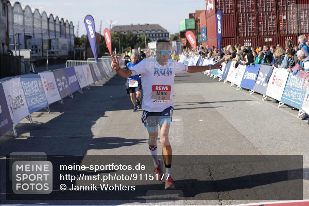 03.10.2025 - Köhlbrandbrückenlauf Jannik Wohlers http://msf.ph/oto/9115177 03.10.2025 13:02:12 Ziel 4109, 4130, 4281, 5617, 5697, 6032, 6461 meine-sportfotos.de