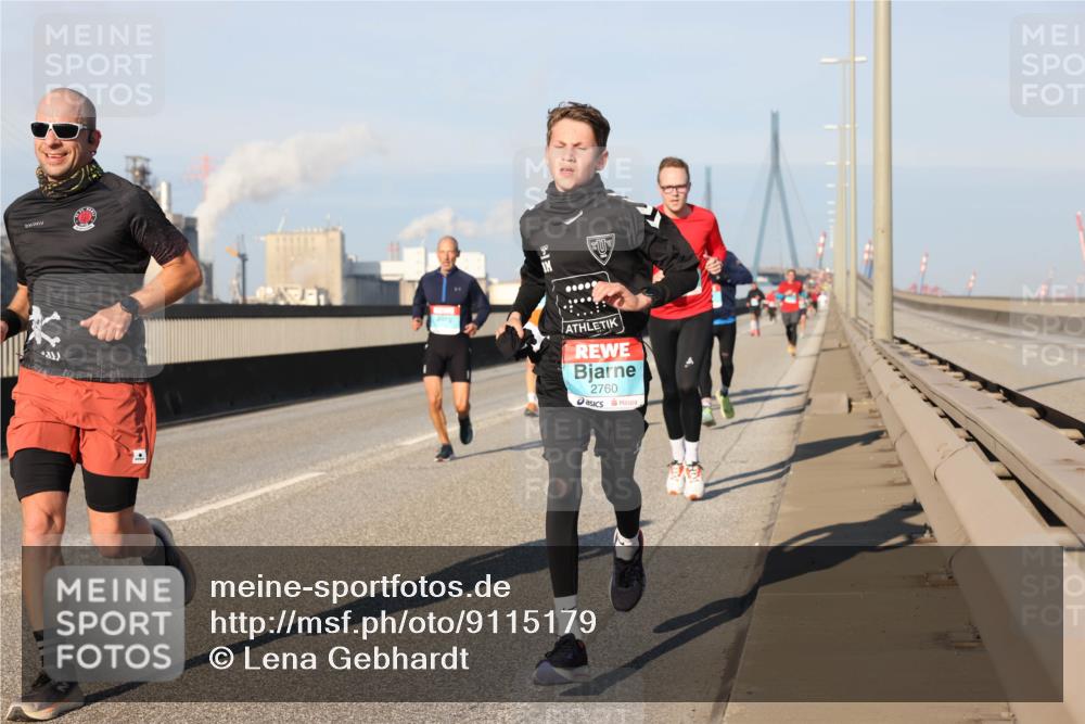 03.10.2025 - Köhlbrandbrückenlauf Lena Gebhardt http://msf.ph/oto/9115179 03.10.2025 09:43:28 Position 2 2760 meine-sportfotos.de