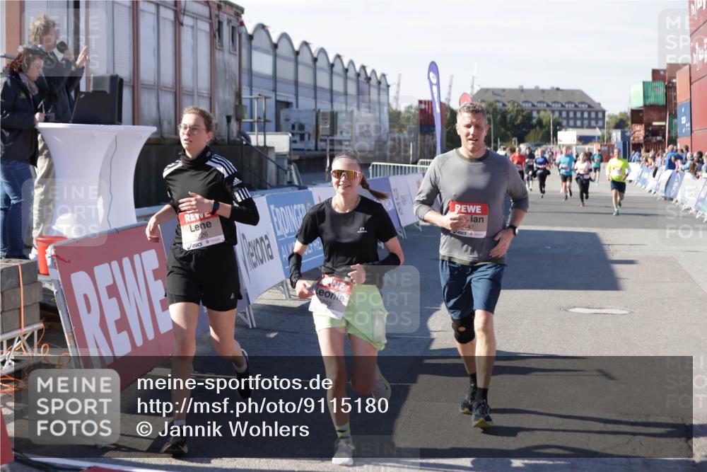 03.10.2025 - Köhlbrandbrückenlauf Jannik Wohlers http://msf.ph/oto/9115180 03.10.2025 13:32:37 Ziel 5226, 5255, 5286, 5357, 5442, 5876, 5891, 5892, 6141, 6360 meine-sportfotos.de