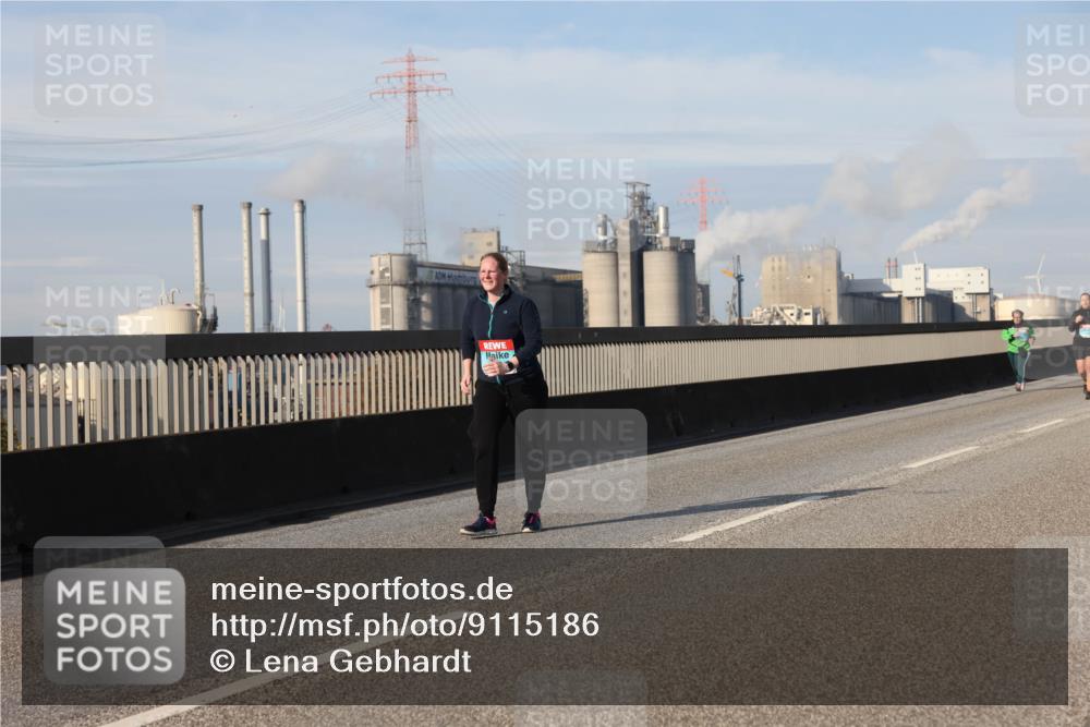 03.10.2025 - Köhlbrandbrückenlauf Lena Gebhardt http://msf.ph/oto/9115186 03.10.2025 10:17:58 Position 2  meine-sportfotos.de