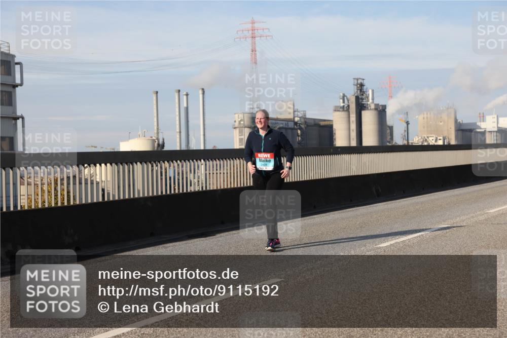03.10.2025 - Köhlbrandbrückenlauf Lena Gebhardt http://msf.ph/oto/9115192 03.10.2025 10:17:58 Position 2 2428 meine-sportfotos.de