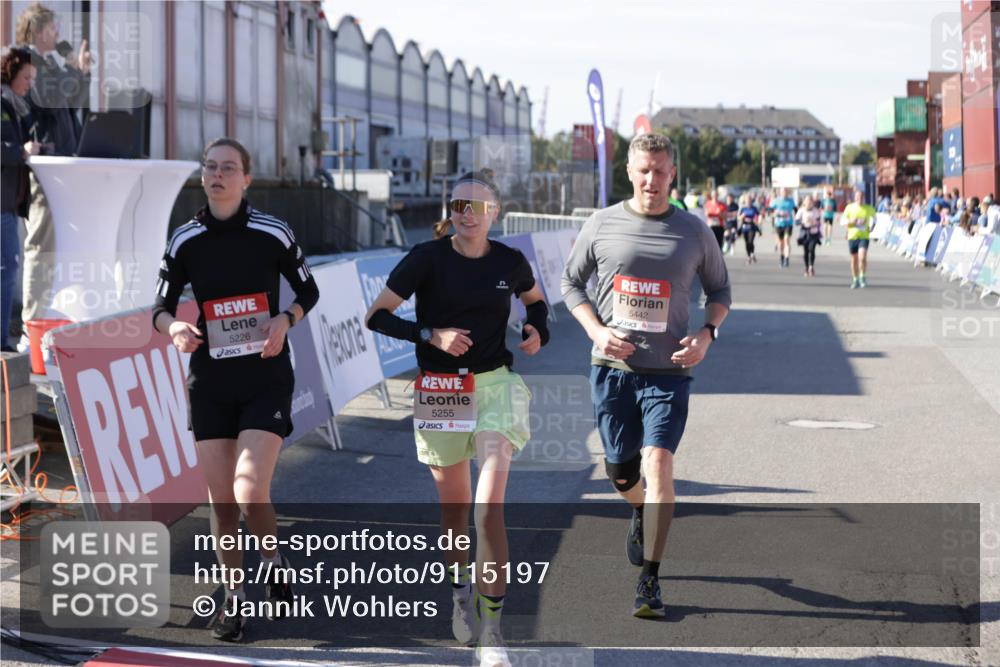 03.10.2025 - Köhlbrandbrückenlauf Jannik Wohlers http://msf.ph/oto/9115197 03.10.2025 13:32:37 Ziel 5226, 5255, 5286, 5357, 5442, 5876, 5891, 5892, 6141, 6360 meine-sportfotos.de
