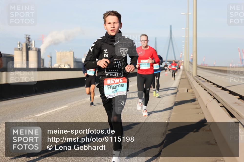 03.10.2025 - Köhlbrandbrückenlauf Lena Gebhardt http://msf.ph/oto/9115198 03.10.2025 09:43:28 Position 2 2760 meine-sportfotos.de