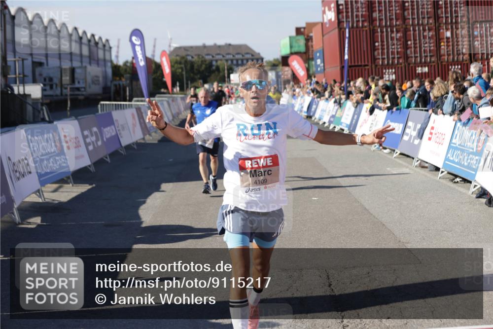 03.10.2025 - Köhlbrandbrückenlauf Jannik Wohlers http://msf.ph/oto/9115217 03.10.2025 13:02:13 Ziel 4109, 4130, 4281, 5617, 5697, 5845, 6032, 6461 meine-sportfotos.de