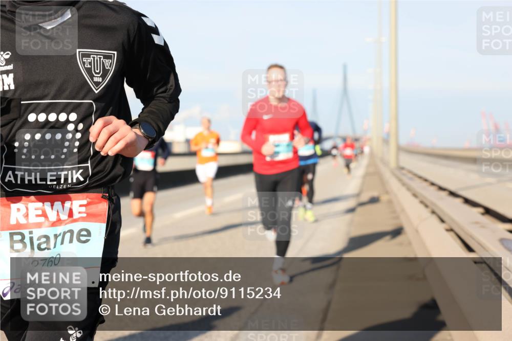 03.10.2025 - Köhlbrandbrückenlauf Lena Gebhardt http://msf.ph/oto/9115234 03.10.2025 09:43:29 Position 2 1860, 2760 meine-sportfotos.de