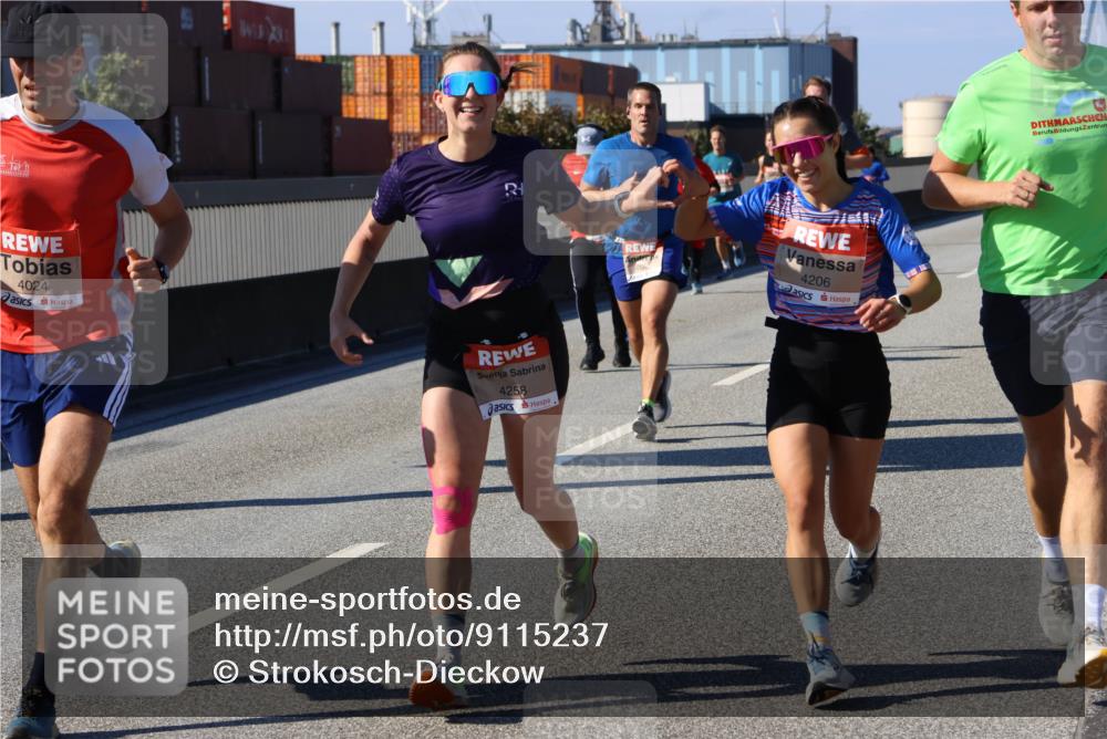 03.10.2025 - Köhlbrandbrückenlauf Strokosch-Dieckow http://msf.ph/oto/9115237 03.10.2025 12:47:56 Position 3 4024, 4258, 4206 meine-sportfotos.de
