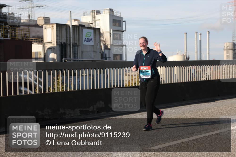 03.10.2025 - Köhlbrandbrückenlauf Lena Gebhardt http://msf.ph/oto/9115239 03.10.2025 10:18:00 Position 2 2428 meine-sportfotos.de
