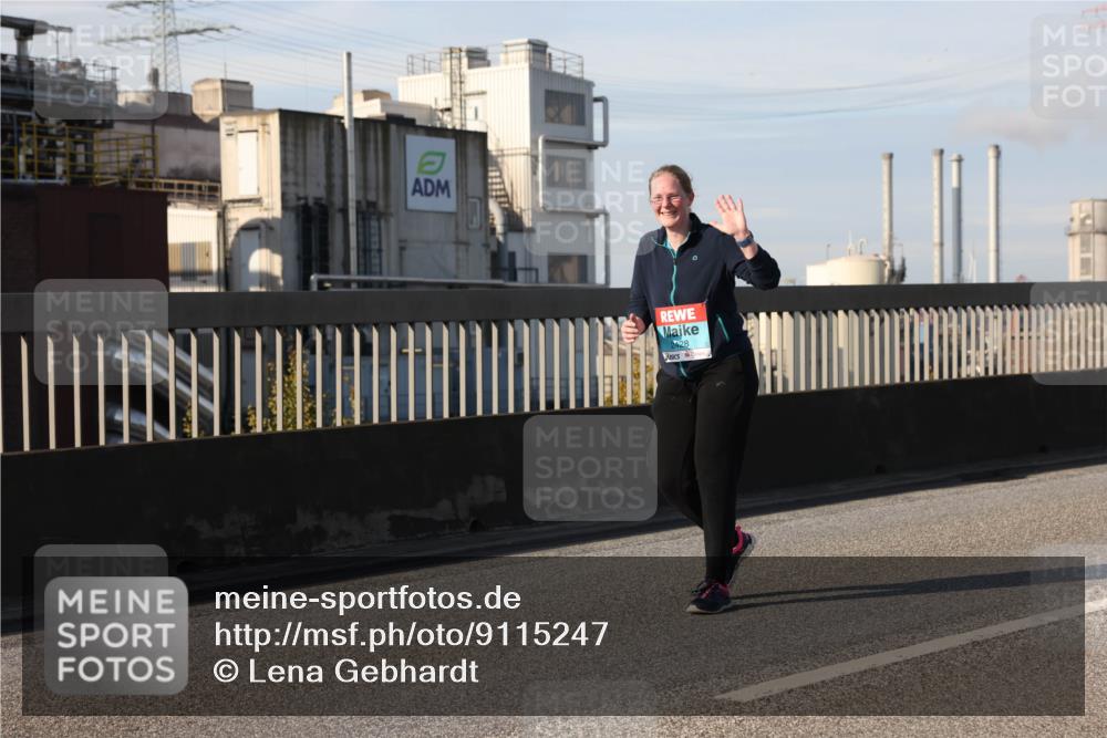 03.10.2025 - Köhlbrandbrückenlauf Lena Gebhardt http://msf.ph/oto/9115247 03.10.2025 10:18:00 Position 2 2428 meine-sportfotos.de