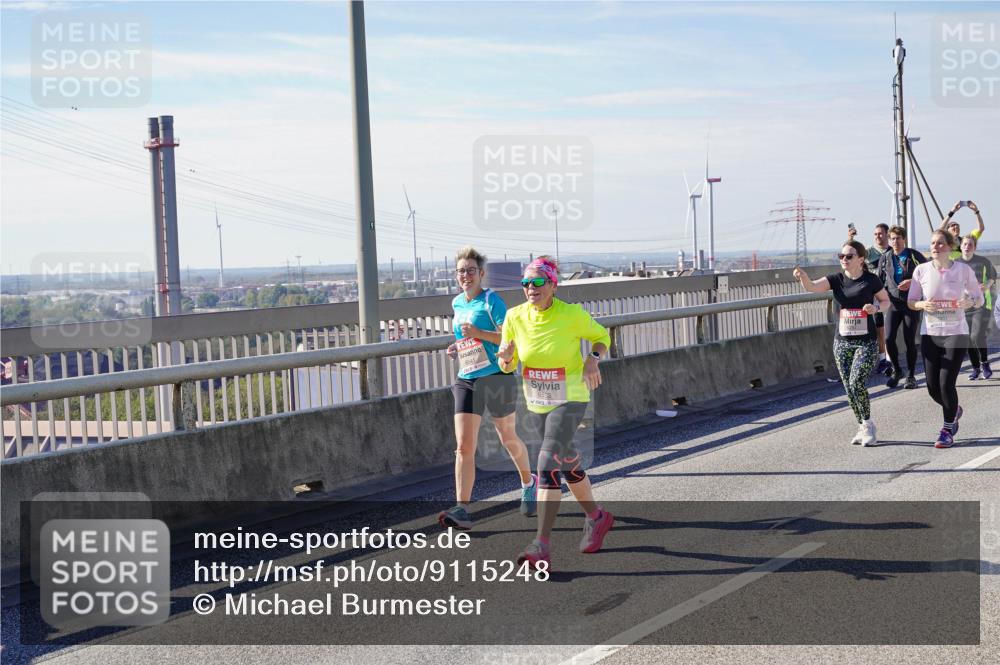 03.10.2025 - Köhlbrandbrückenlauf Michael Burmester http://msf.ph/oto/9115248 03.10.2025 12:56:45 Position 2 6541, 6553 meine-sportfotos.de