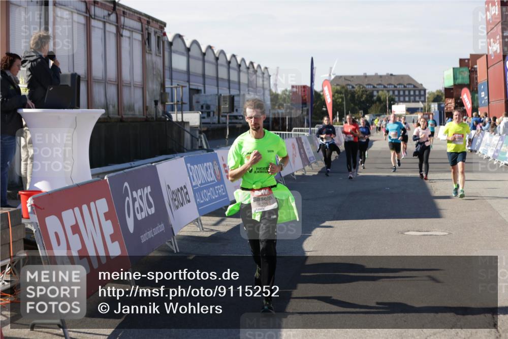 03.10.2025 - Köhlbrandbrückenlauf Jannik Wohlers http://msf.ph/oto/9115252 03.10.2025 13:32:43 Ziel 5226, 5255, 5286, 5442, 5876, 6147, 6148, 6360, 6513 meine-sportfotos.de