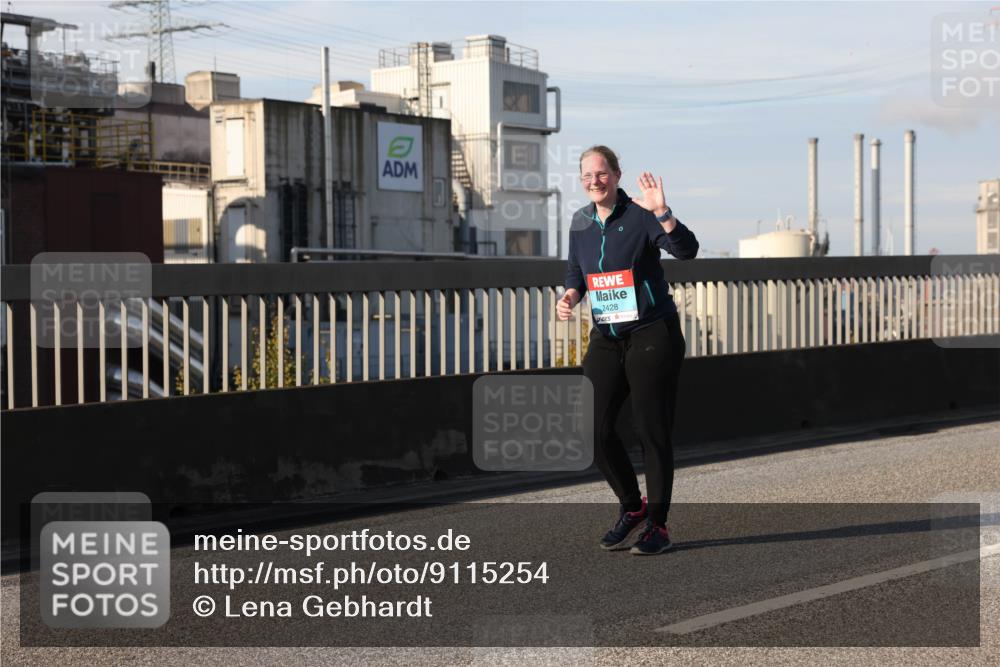 03.10.2025 - Köhlbrandbrückenlauf Lena Gebhardt http://msf.ph/oto/9115254 03.10.2025 10:18:00 Position 2 2428 meine-sportfotos.de