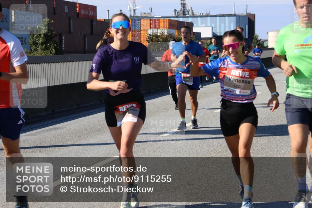 03.10.2025 - Köhlbrandbrückenlauf Strokosch-Dieckow http://msf.ph/oto/9115255 03.10.2025 12:47:57 Position 3 4130, 4206, 2 meine-sportfotos.de