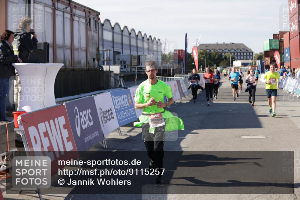 03.10.2025 - Köhlbrandbrückenlauf Jannik Wohlers http://msf.ph/oto/9115257 03.10.2025 13:32:43 Ziel 5226, 5255, 5286, 5442, 5876, 6147, 6148, 6360, 6513 meine-sportfotos.de