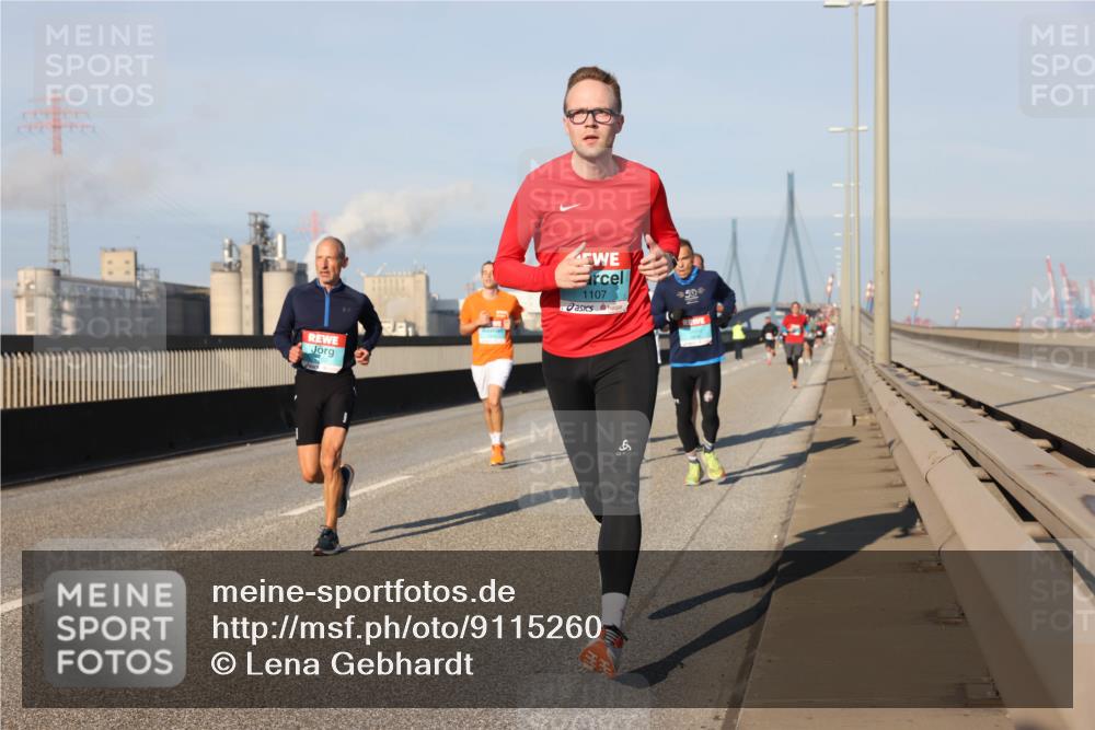 03.10.2025 - Köhlbrandbrückenlauf Lena Gebhardt http://msf.ph/oto/9115260 03.10.2025 09:43:29 Position 2 1107, 3504 meine-sportfotos.de