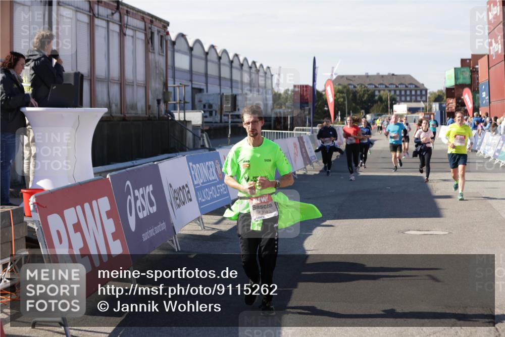 03.10.2025 - Köhlbrandbrückenlauf Jannik Wohlers http://msf.ph/oto/9115262 03.10.2025 13:32:43 Ziel 5226, 5255, 5286, 5442, 5876, 6147, 6148, 6360, 6513 meine-sportfotos.de