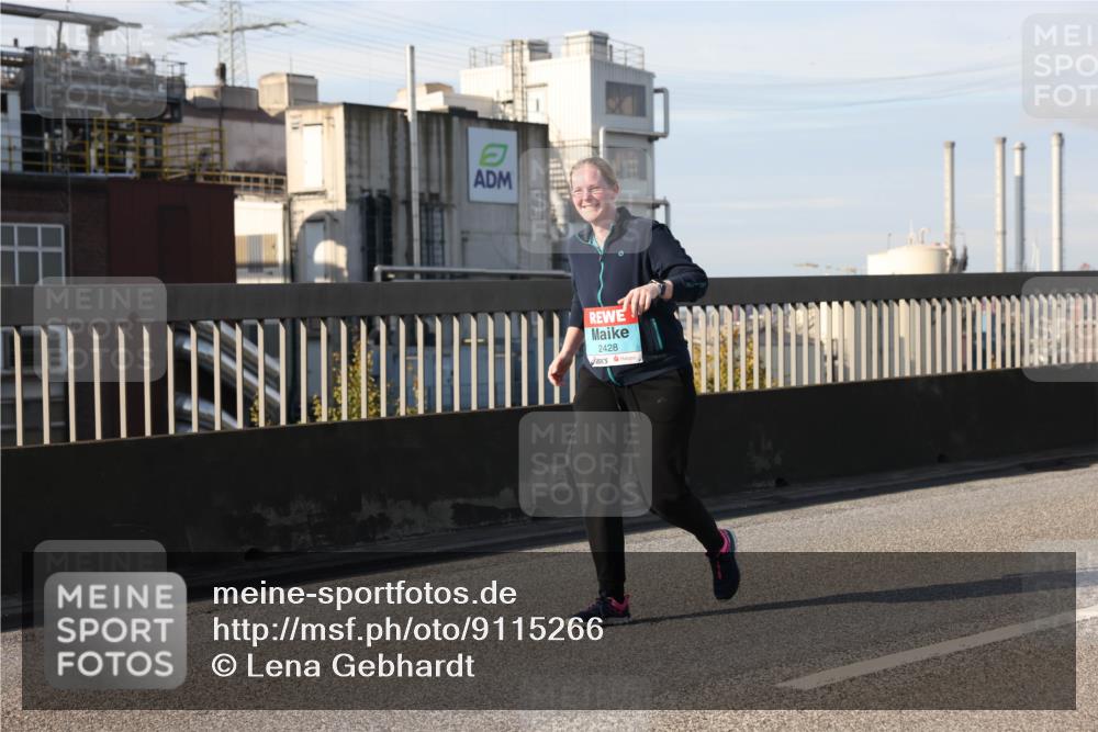 03.10.2025 - Köhlbrandbrückenlauf Lena Gebhardt http://msf.ph/oto/9115266 03.10.2025 10:18:01 Position 2 2428 meine-sportfotos.de